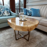 Stolik kawowy BLANCHE do salonu złoty z plastra drewna glamour z linii NATUREL