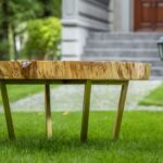 Stolik kawowy OAK TREE do salonu złoty z plastra drewna glamour z linii NATUREL