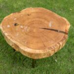 Stolik kawowy OAK TREE do salonu złoty z plastra drewna glamour z linii NATUREL