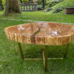 Stolik kawowy OAK TREE do salonu złoty z plastra drewna glamour z linii NATUREL