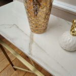 Konsola CHARLOTTE złota lub srebrna nowojorska glamour marmur z linii CALACATTA