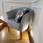 Wygodne Krzesło fotel MALAGA nowojorskie glamour hamptons z linii CLASSIC - standard HOTELOWY