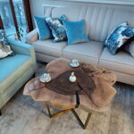 Designerski stolik kawowy FLORELLA złoty lakierowany z plastra drewna glamour z linii NATUREL