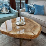Stolik kawowy LUGANO do salonu złoty z plastra drewna glamour z linii NATUREL
