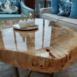 Stolik kawowy LUGANO do salonu złoty z plastra drewna glamour z linii NATUREL