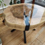 Stolik kawowy WILD BLACK do salonu z plastra drewna glamour z linii NATUREL