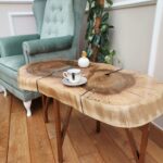 Designerski stolik kawowy OWL LOOK z plastra drewna złoty glamour z linii NATUREL