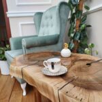 Designerski stolik kawowy OWL LOOK z plastra drewna złoty glamour z linii NATUREL