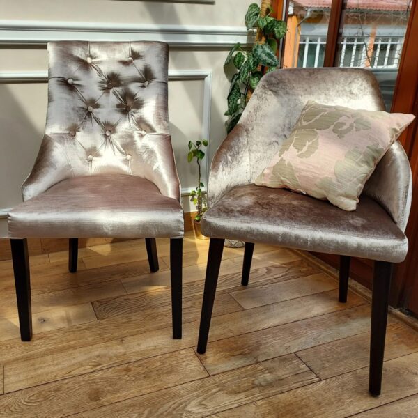 Wygodne krzesło taboret pufa FIRENZE tapicerowane glamour nowojorskie modern classic