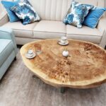 Designerski stolik kawowy GIORGIO złoty lakierowany z plastra drewna glamour z linii NATUREL