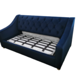 Wygodna sofa glamour MARGO z funkcją spania modern classic hamptons z linii ESCLUSIVO