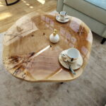 Designerski stolik kawowy CALABRIA czarny lakierowany loft z plastra drewna z linii NATUREL