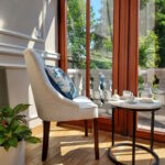 Krzesło ELLE eleganckie klasyczne nowojorskie glamour ecru białe z linii CLASSIC - standard HOTELOWY