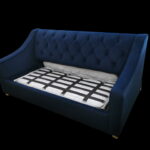 Wygodna sofa glamour MARGO z funkcją spania modern classic hamptons pikowana z linii ESCLUSIVO