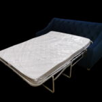 Wygodna sofa glamour MARGO z funkcją spania modern classic hamptons pikowana z linii ESCLUSIVO