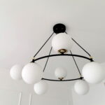Lampa sufitowa wisząca nowoczesna minimalistyczna AZURA 8 czarna klosze kule biel opal