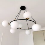 Lampa sufitowa wisząca nowoczesna minimalistyczna AZURA 8 czarna klosze kule biel opal