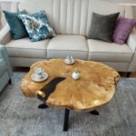 Designerski stolik kawowy AURELIO czarny loftowy z plastra drewna glamour z linii NATUREL