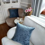 Poduszka DENIM nowoczesna designerska dekoracyjna glamour niebieska z połyskiem z linii ROYAL