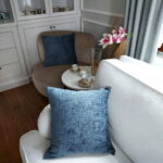 Poduszka DENIM nowoczesna designerska dekoracyjna glamour niebieska z połyskiem z linii ROYAL