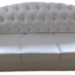 Wygodna sofa glamour MARGO z funkcją spania modern classic hamptons pikowana biała z linii ESCLUSIVO