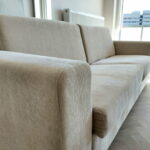 Nowoczesna sofa hotelowa ALICANTE rozkładana sztruksowa z włoską funkcją spania z linii ESCLUSIVO