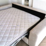 Nowoczesna sofa hotelowa ALICANTE rozkładana sztruksowa z włoską funkcją spania z linii ESCLUSIVO