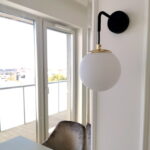 Nowoczesny Kinkiet kula minimalistyczny OGNIS K1 BLACK elegancki klosz czarny/złoty