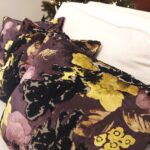 Luksusowa poduszka DECOR dekoracyjna glamour fioletowa z połyskiem z linii ROYAL